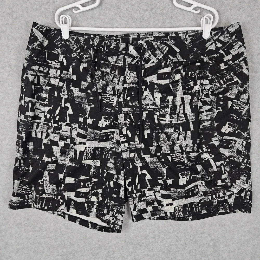 Lululemon Mens 40 Black White Board Shorts Athletic Abstract Swim Trunks Workout